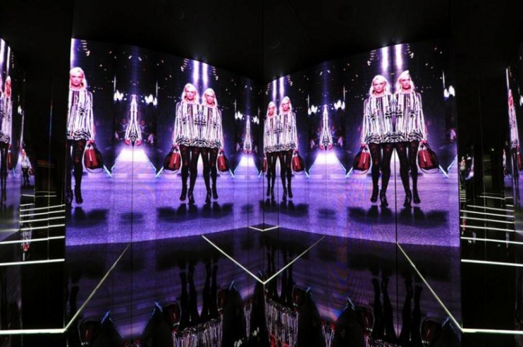 01_Exhibition-Series-2-Roma_oggetto_editoriale_720x600