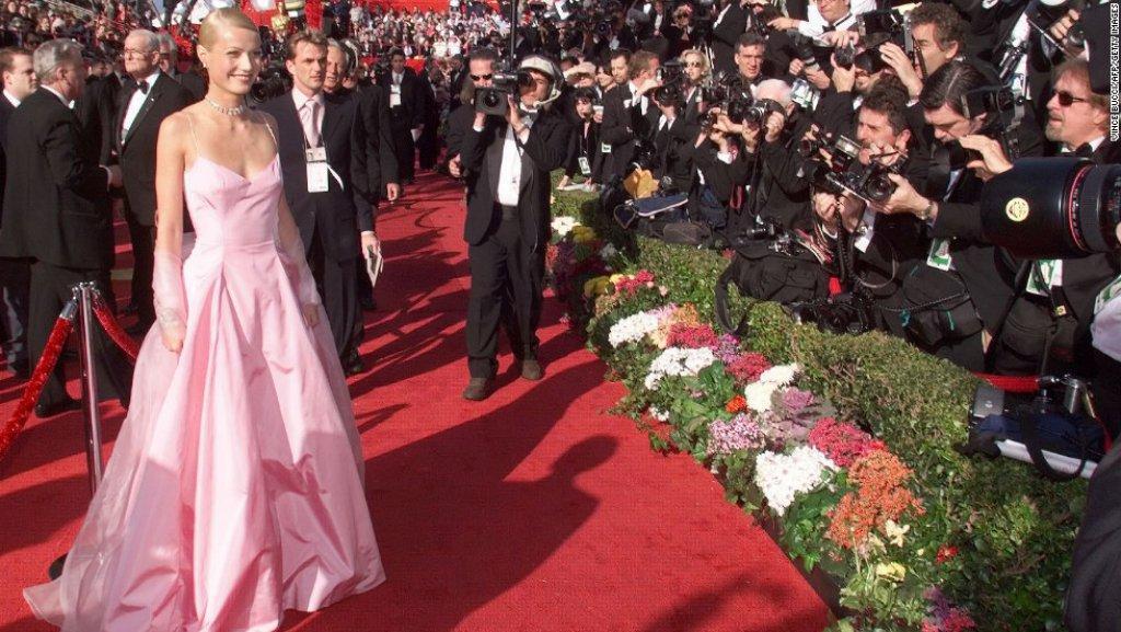 130219140150-oscar-fashion-gwyneth-paltrow-horizontal-large-gallery