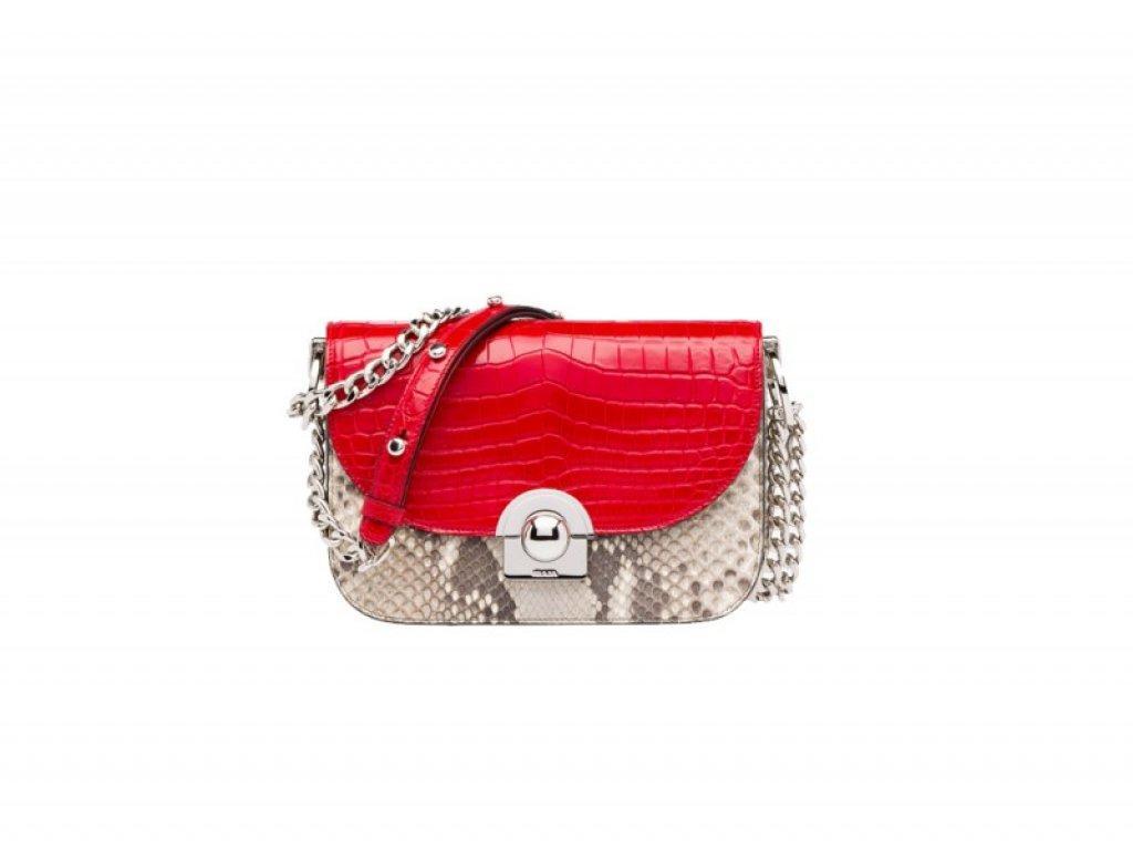prada-800x599