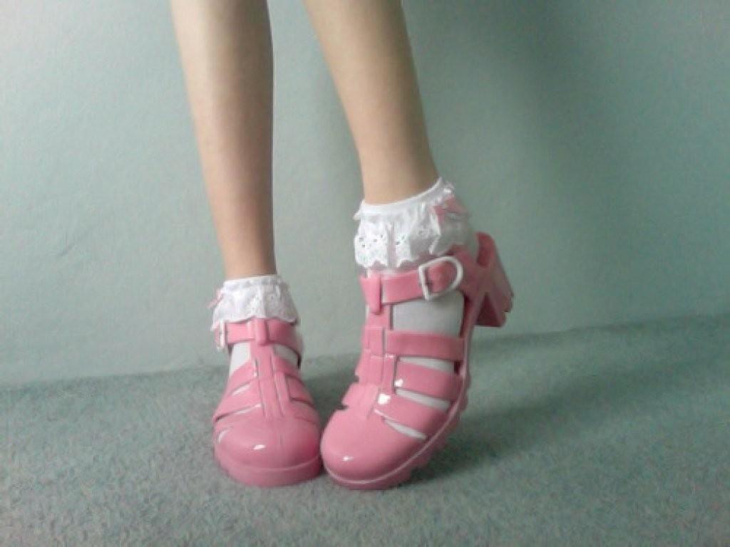 Le scarpe da non indossare per evitare cadute di stile