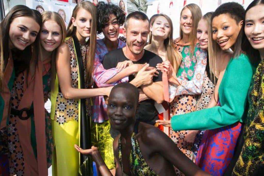 Cosa succede veramente nel backstage di una sfilata? (FOTO)