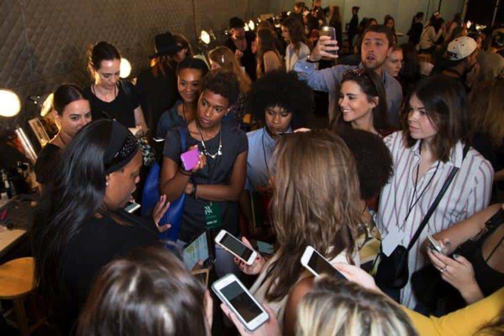 Cosa succede veramente nel backstage di una sfilata? (FOTO)
