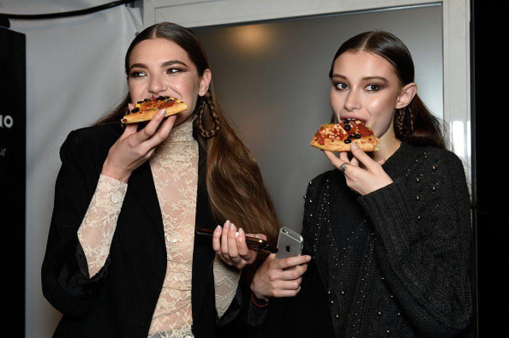 Cosa succede veramente nel backstage di una sfilata? (FOTO)