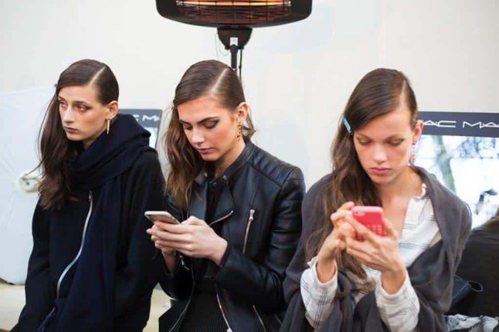 Cosa succede veramente nel backstage di una sfilata? (FOTO)